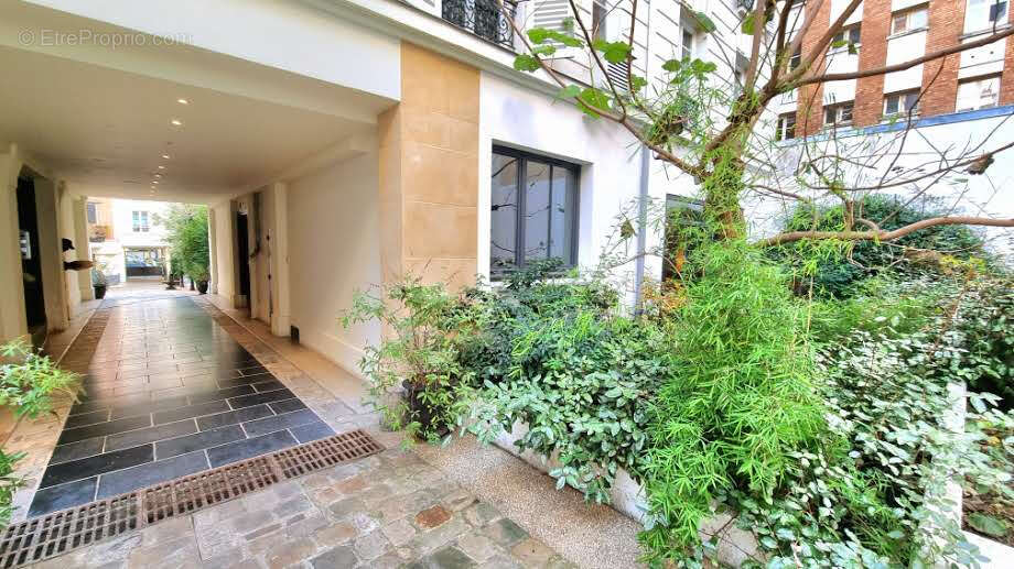 Commerce à PARIS-18E