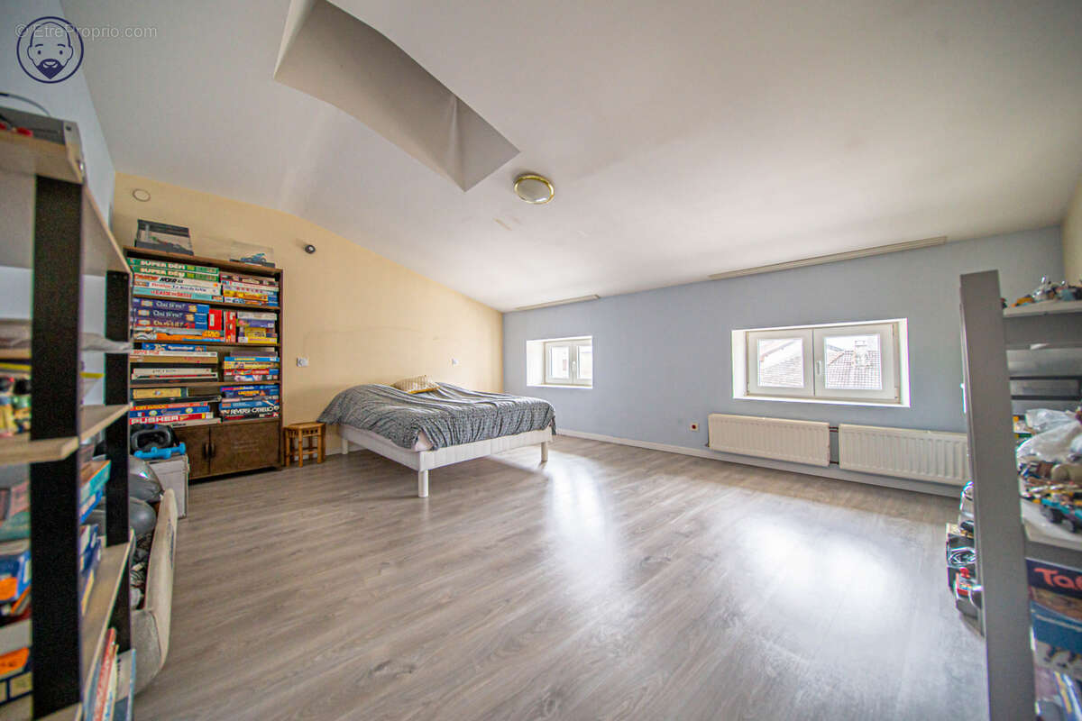 Maison à GONDRECOURT-LE-CHATEAU