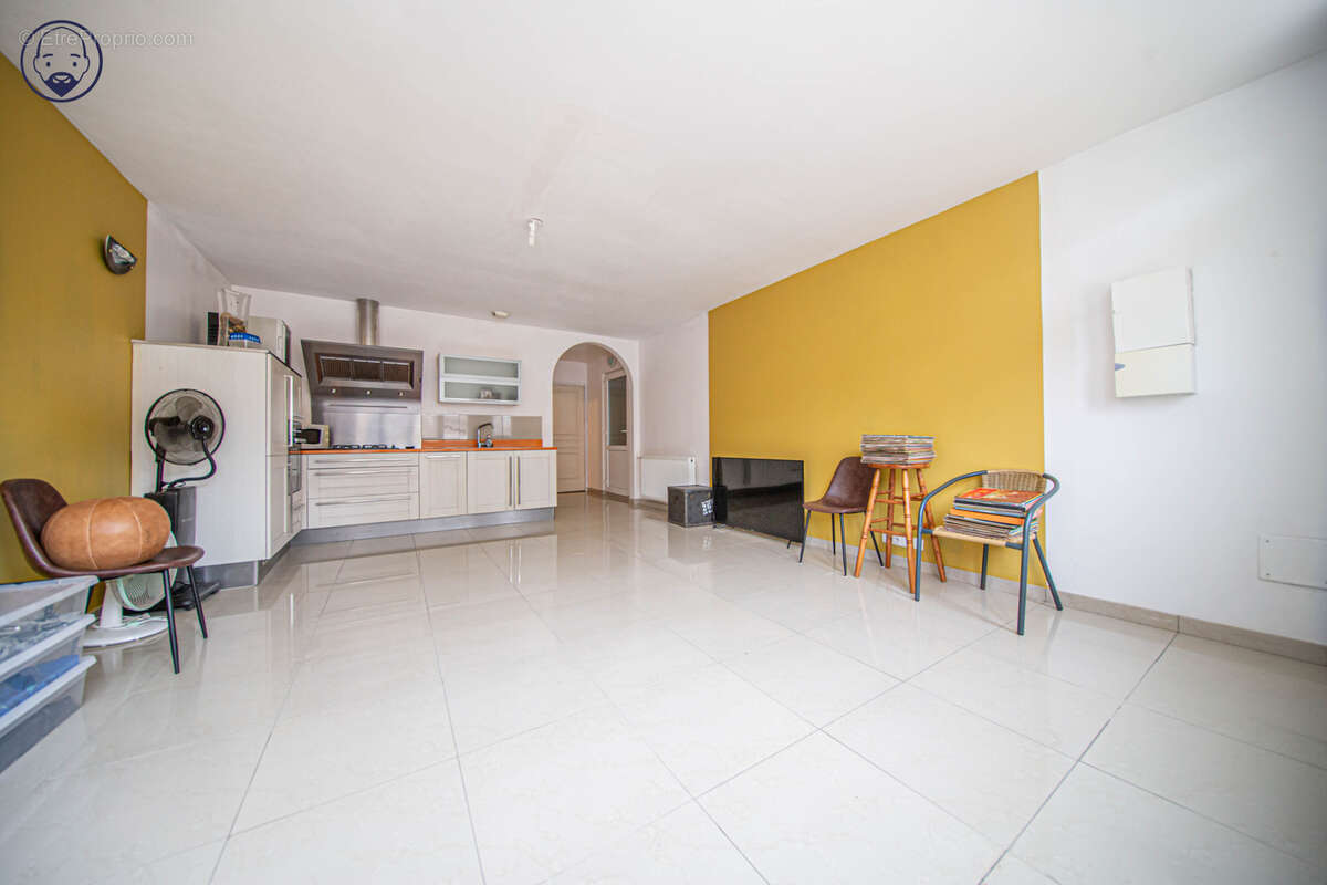 Maison à GONDRECOURT-LE-CHATEAU