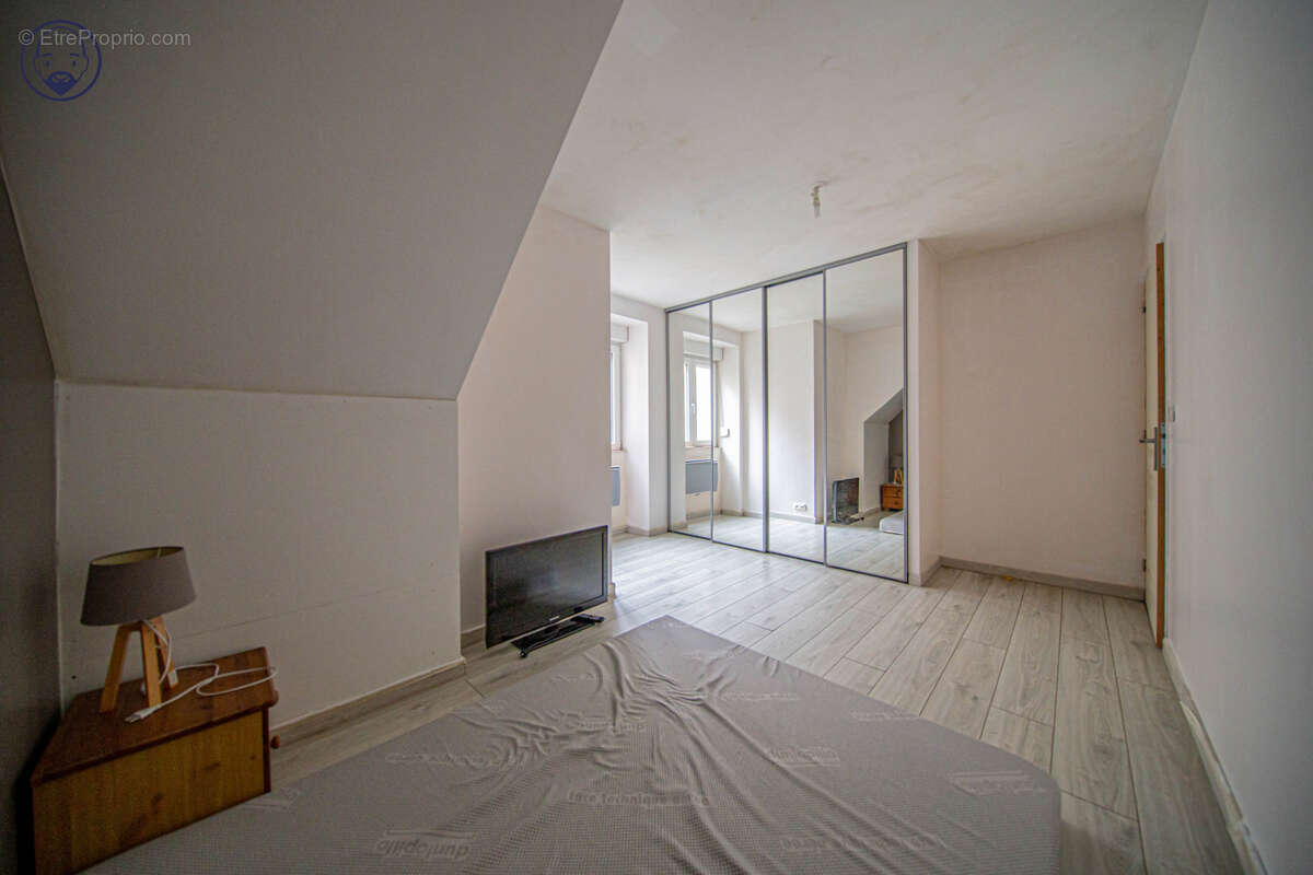 Maison à GONDRECOURT-LE-CHATEAU