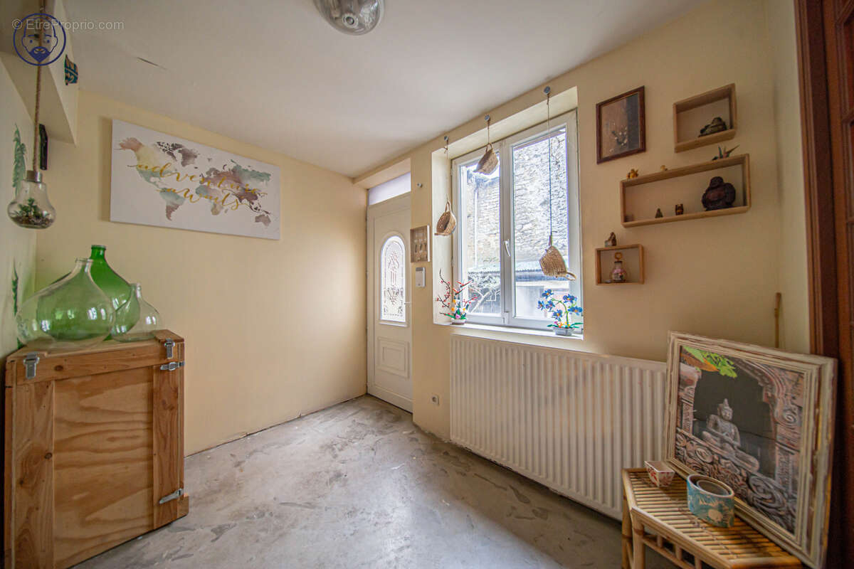 Maison à GONDRECOURT-LE-CHATEAU