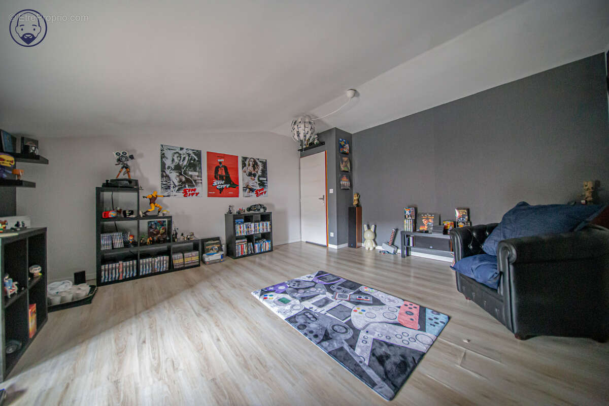 Maison à GONDRECOURT-LE-CHATEAU