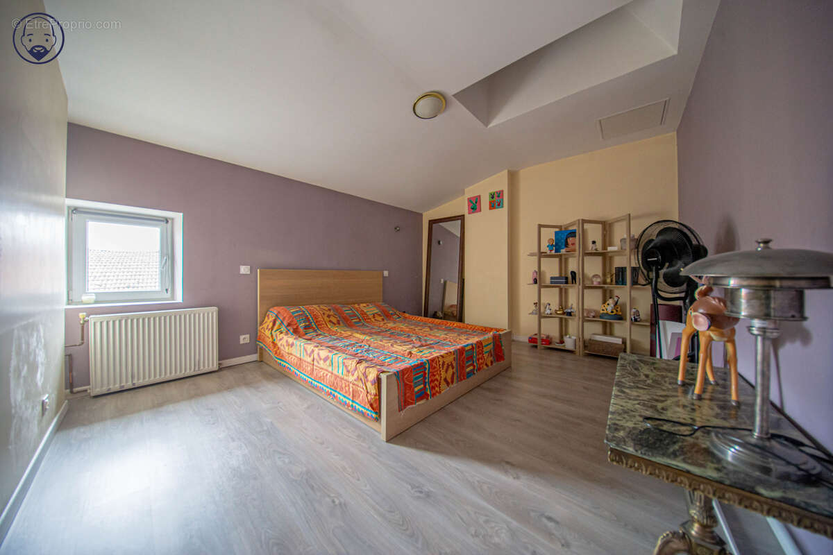 Maison à GONDRECOURT-LE-CHATEAU