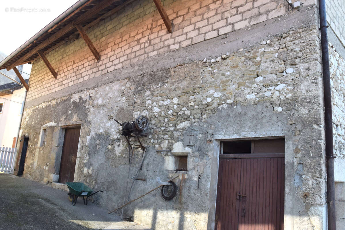 Maison à SERRIERES-EN-CHAUTAGNE