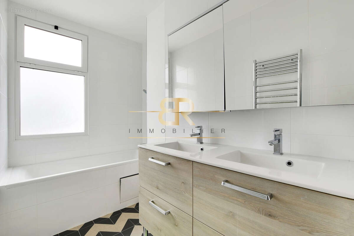 Appartement à PARIS-19E