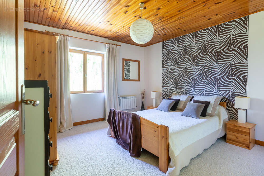 Maison à LA BATIE-DIVISIN