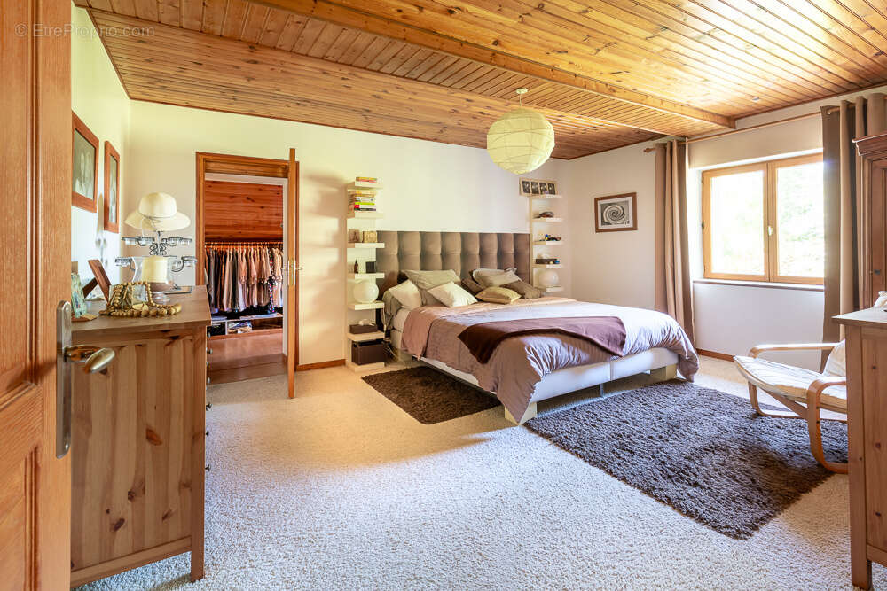 Maison à SAINT-DIDIER-DE-LA-TOUR