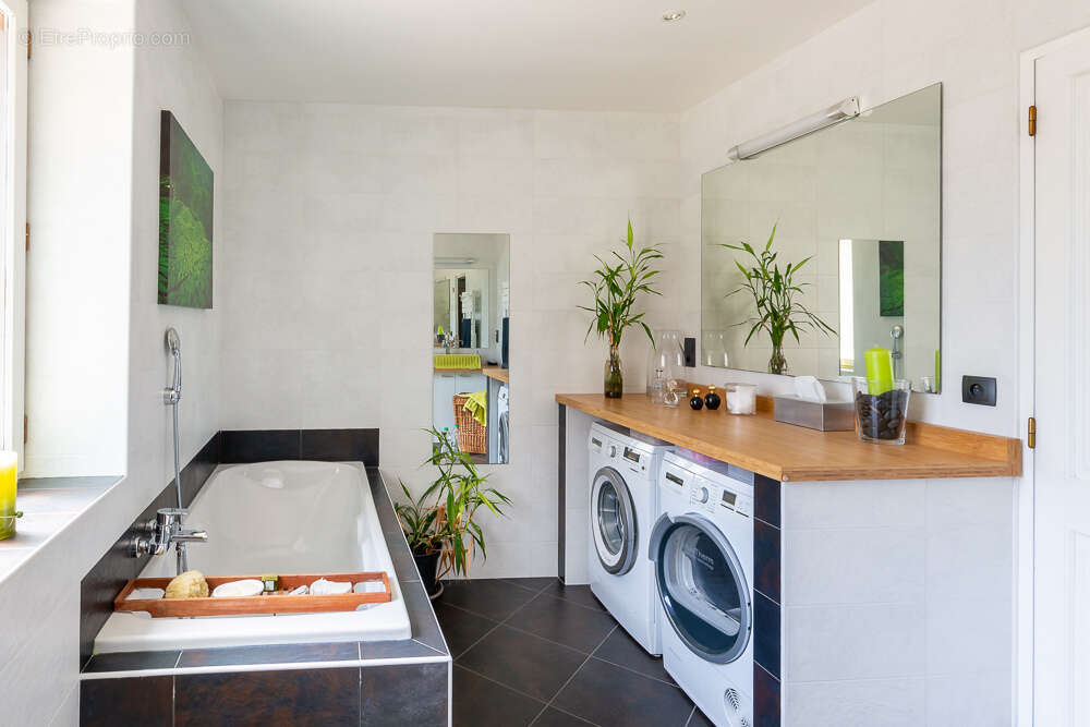 Maison à SAINT-DIDIER-DE-LA-TOUR