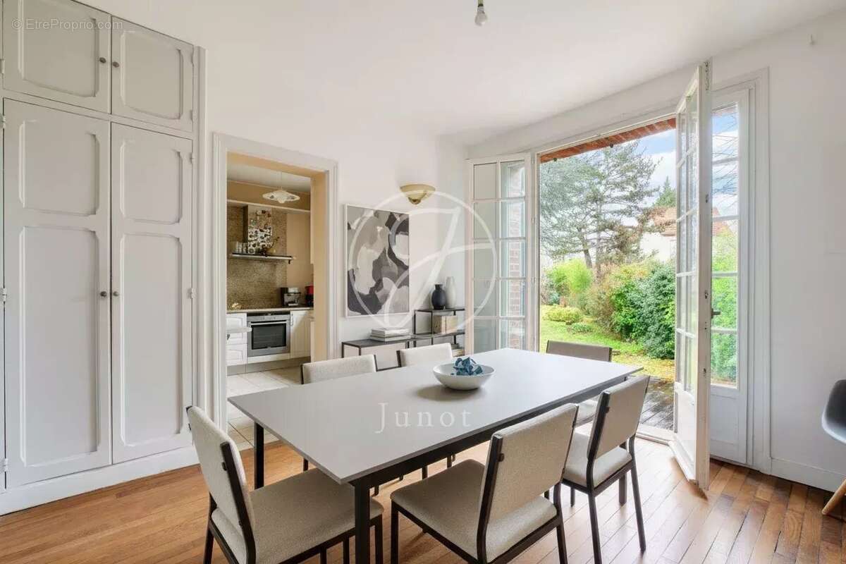 Maison à LE VESINET