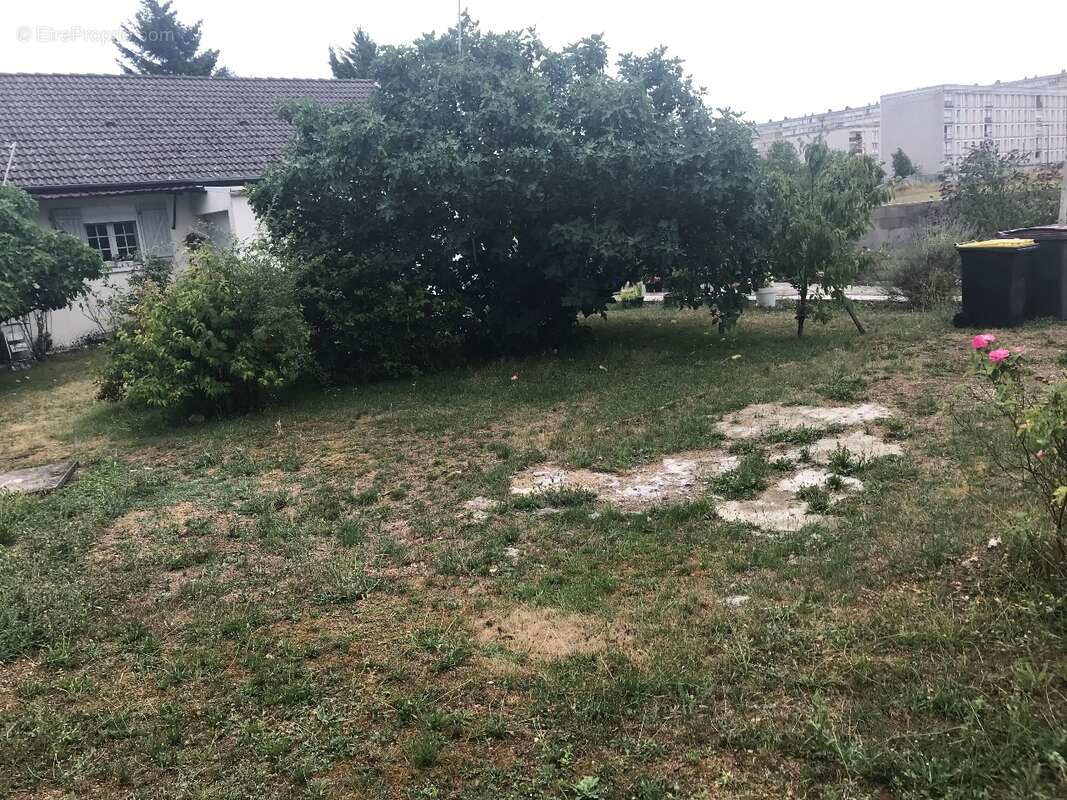 Terrain à MONTEREAU-FAULT-YONNE