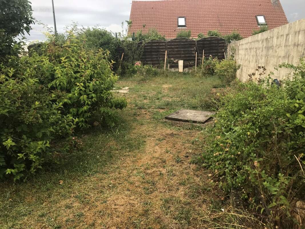 Terrain à MONTEREAU-FAULT-YONNE