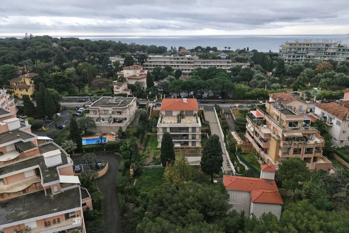 Appartement à ROQUEBRUNE-CAP-MARTIN