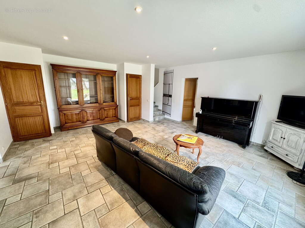 Maison à LA BAUME-DE-TRANSIT