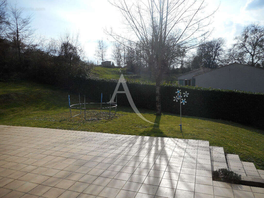 Maison à BUSSAC-SUR-CHARENTE
