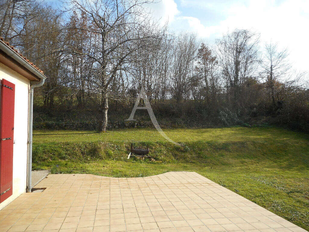 Maison à BUSSAC-SUR-CHARENTE