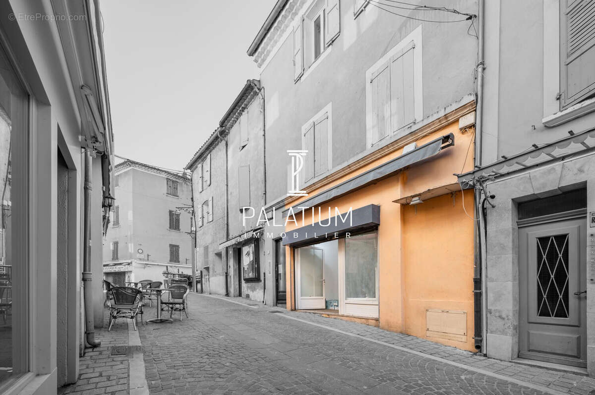 Commerce à GREOUX-LES-BAINS