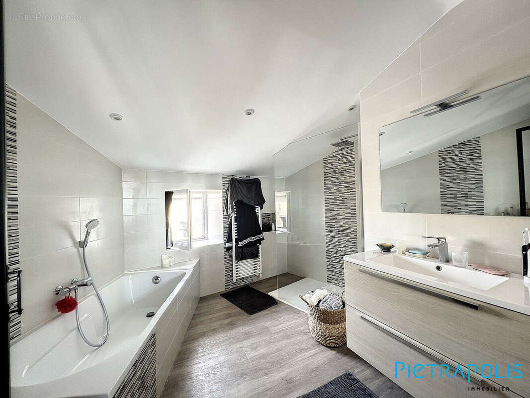 Appartement à PONTCHARRA-SUR-TURDINE