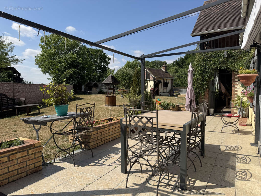 Maison à MONTCORBON