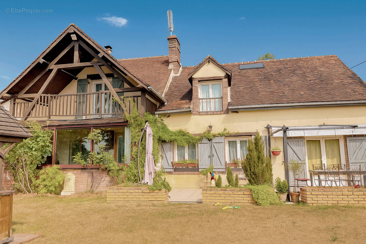 Maison à MONTCORBON