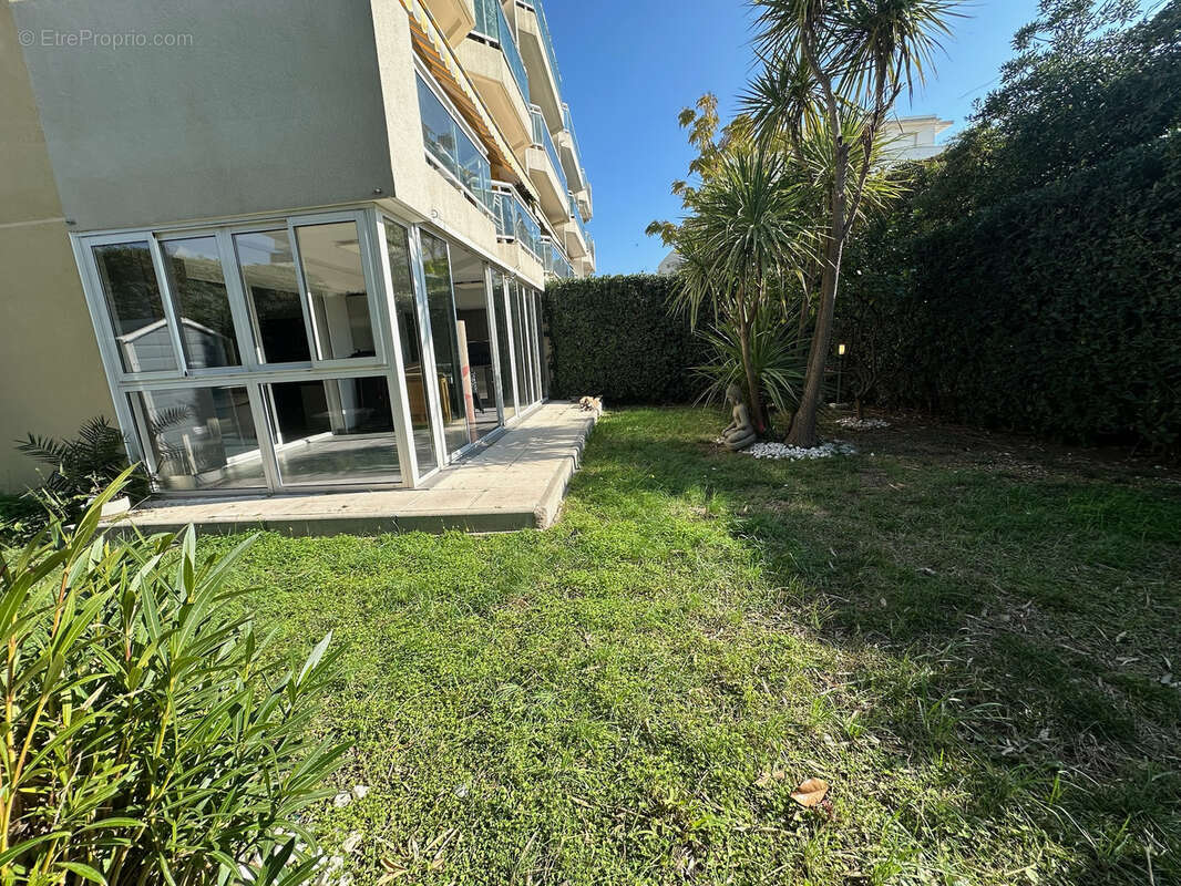 Appartement à SAINT-LAURENT-DU-VAR