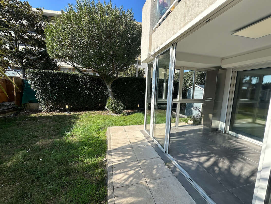 Appartement à SAINT-LAURENT-DU-VAR