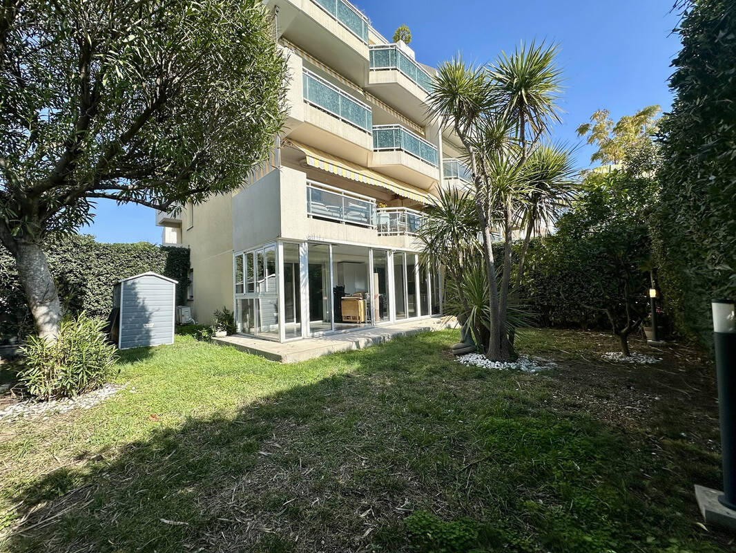 Appartement à SAINT-LAURENT-DU-VAR