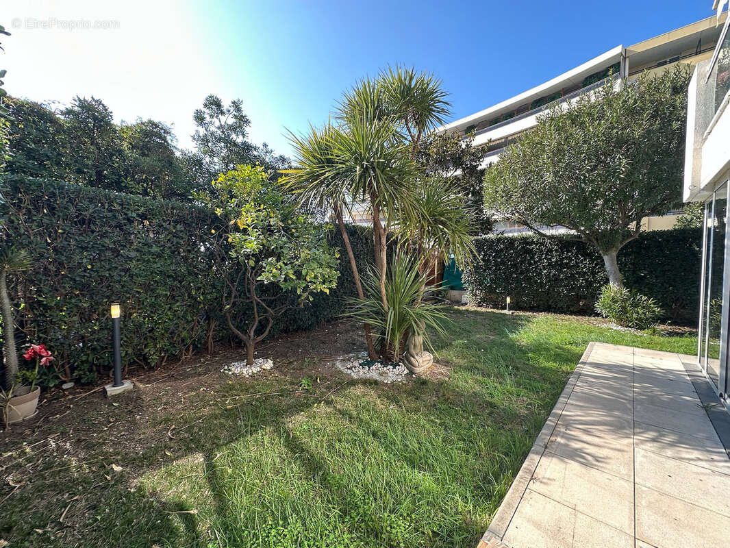 Appartement à SAINT-LAURENT-DU-VAR