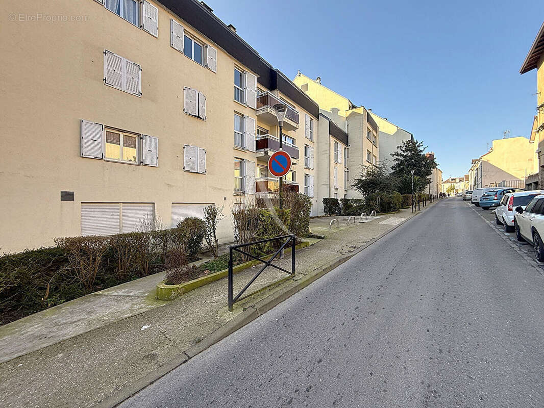 Commerce à THORIGNY-SUR-MARNE