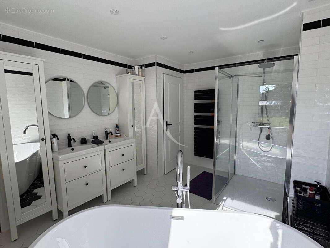 Maison à DUN-LE-POELIER