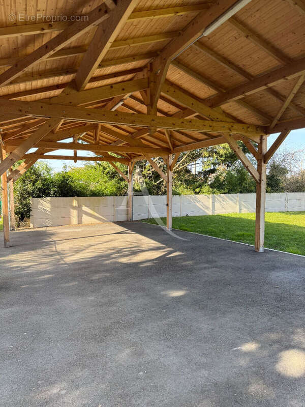 Maison à DUN-LE-POELIER