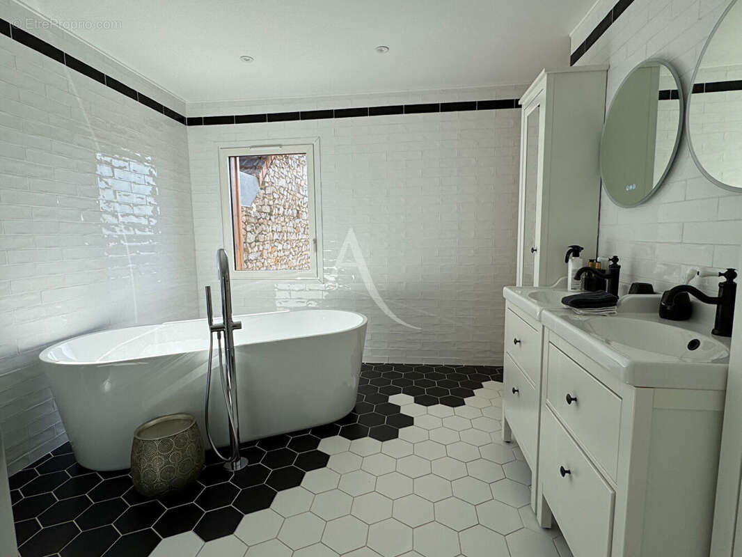 Maison à DUN-LE-POELIER