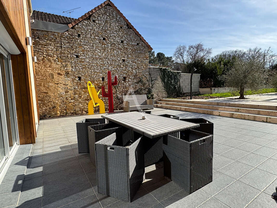 Maison à DUN-LE-POELIER