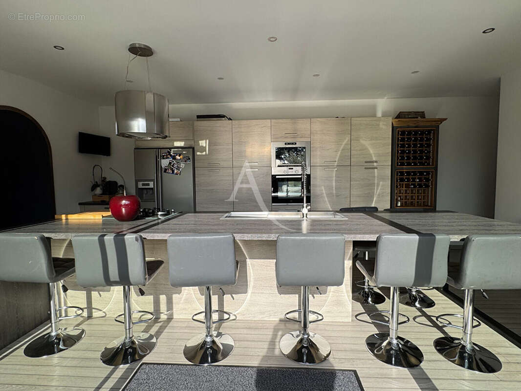 Maison à DUN-LE-POELIER