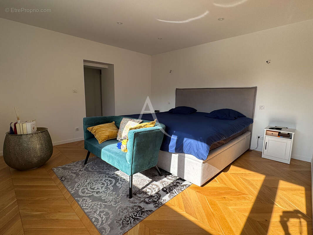 Maison à DUN-LE-POELIER