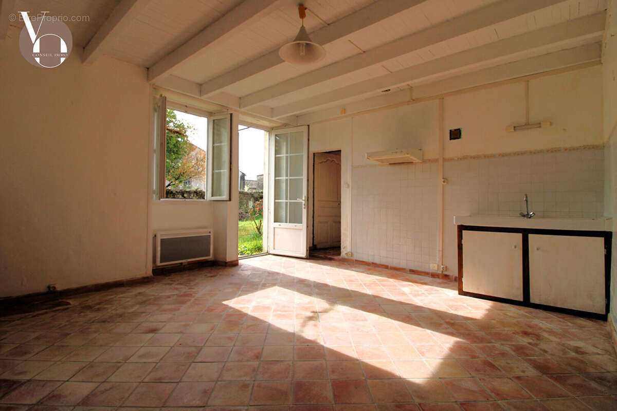 Maison à SAINT-GENIS-D&#039;HIERSAC