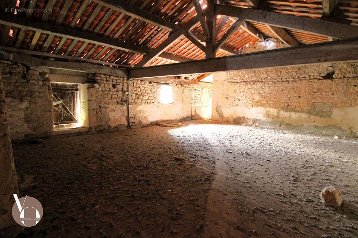 Maison à SAINT-GENIS-D&#039;HIERSAC