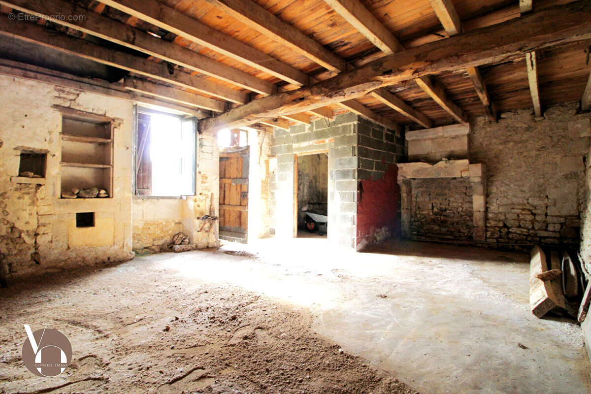 Maison à SAINT-GENIS-D&#039;HIERSAC