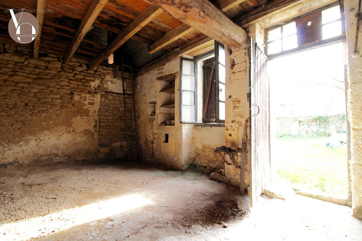 Maison à SAINT-GENIS-D&#039;HIERSAC