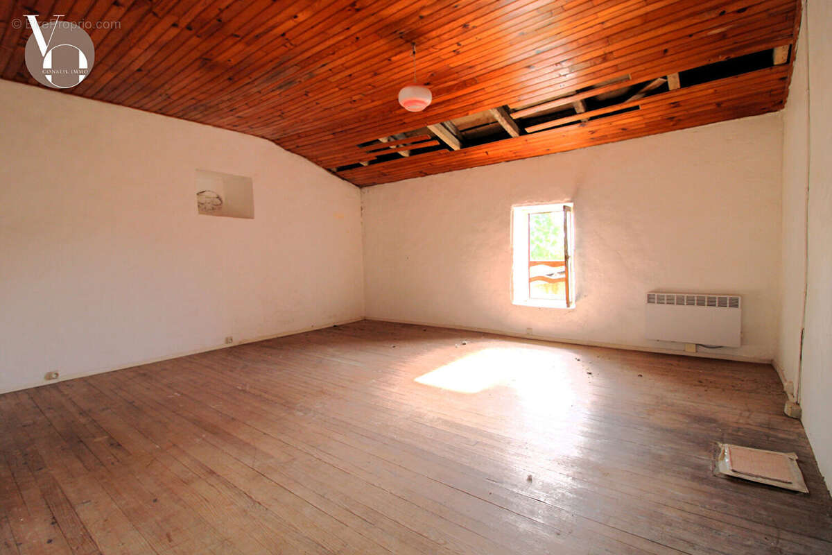 Maison à SAINT-GENIS-D&#039;HIERSAC