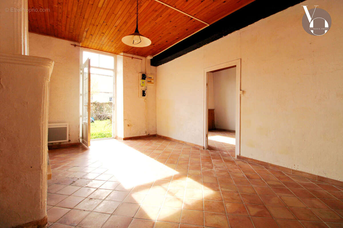 Maison à SAINT-GENIS-D&#039;HIERSAC