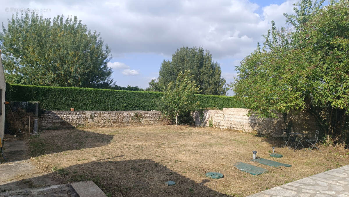 Maison à VILLARS-EN-PONS