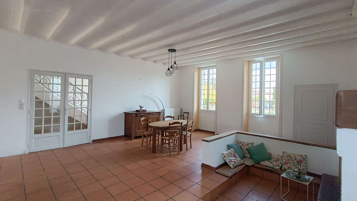 Maison à VILLARS-EN-PONS