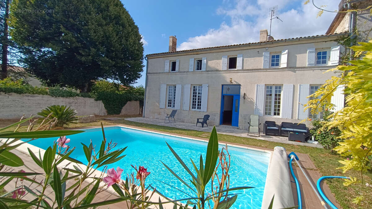 Maison à VILLARS-EN-PONS