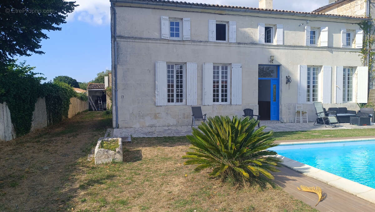 Maison à VILLARS-EN-PONS