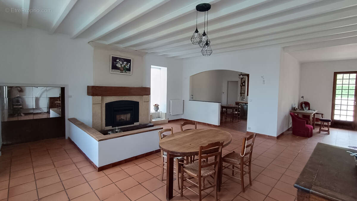 Maison à VILLARS-EN-PONS