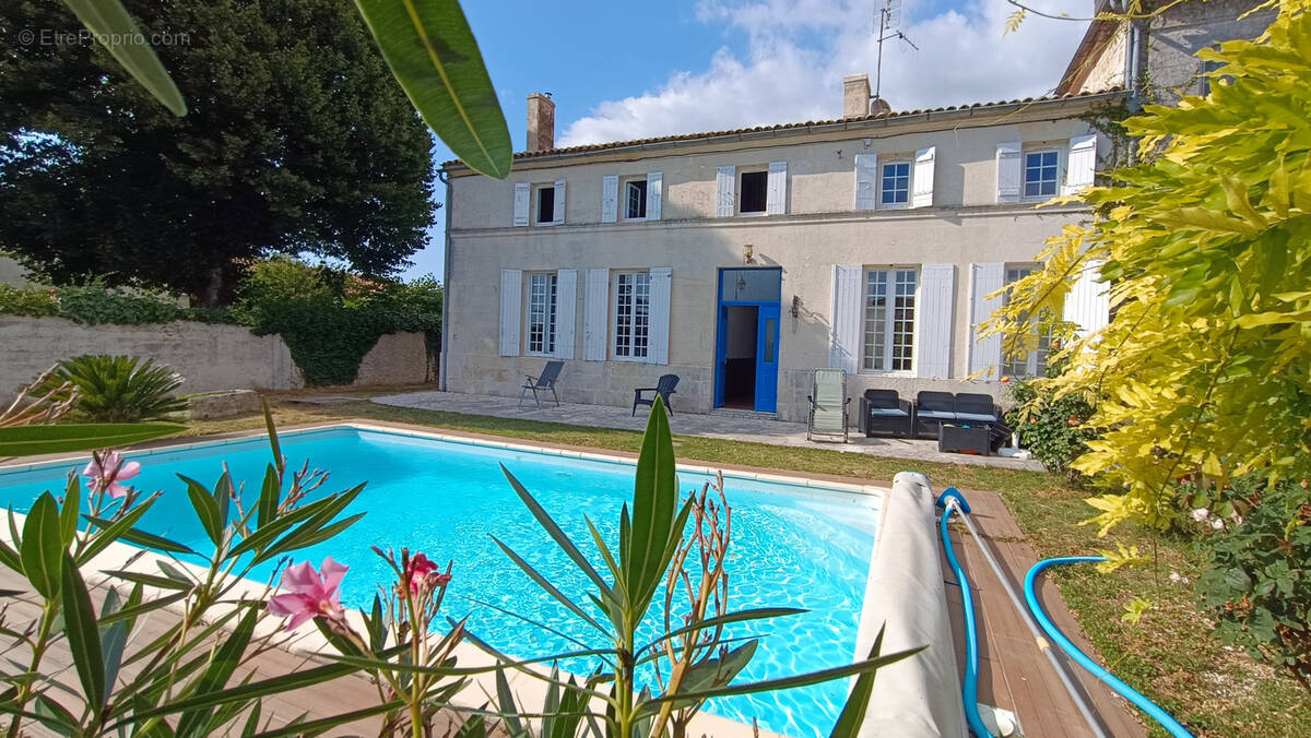 Maison à VILLARS-EN-PONS