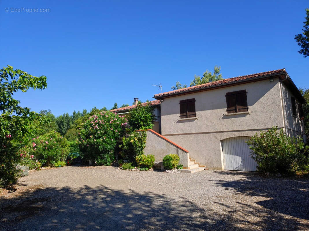 Maison à FEUGAROLLES