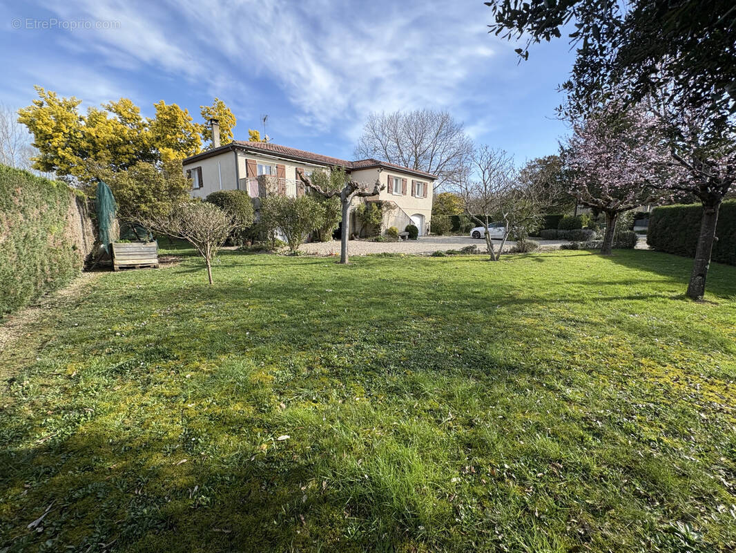 Maison à FEUGAROLLES