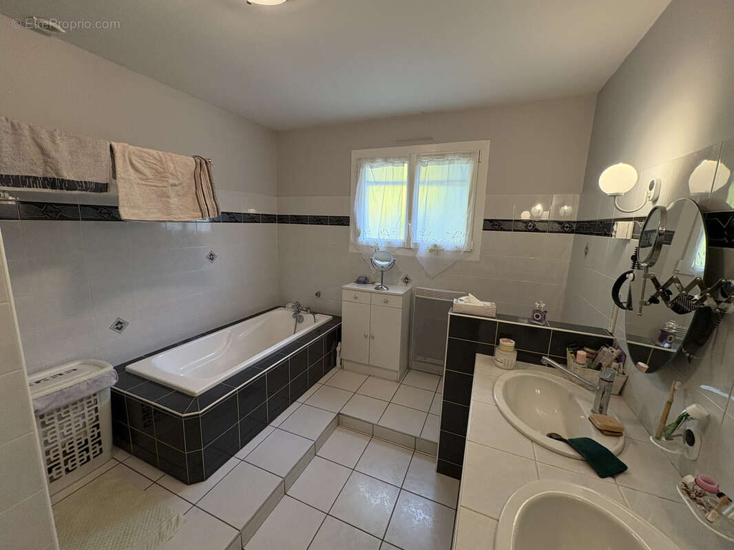 Maison à PORT-SAINTE-MARIE