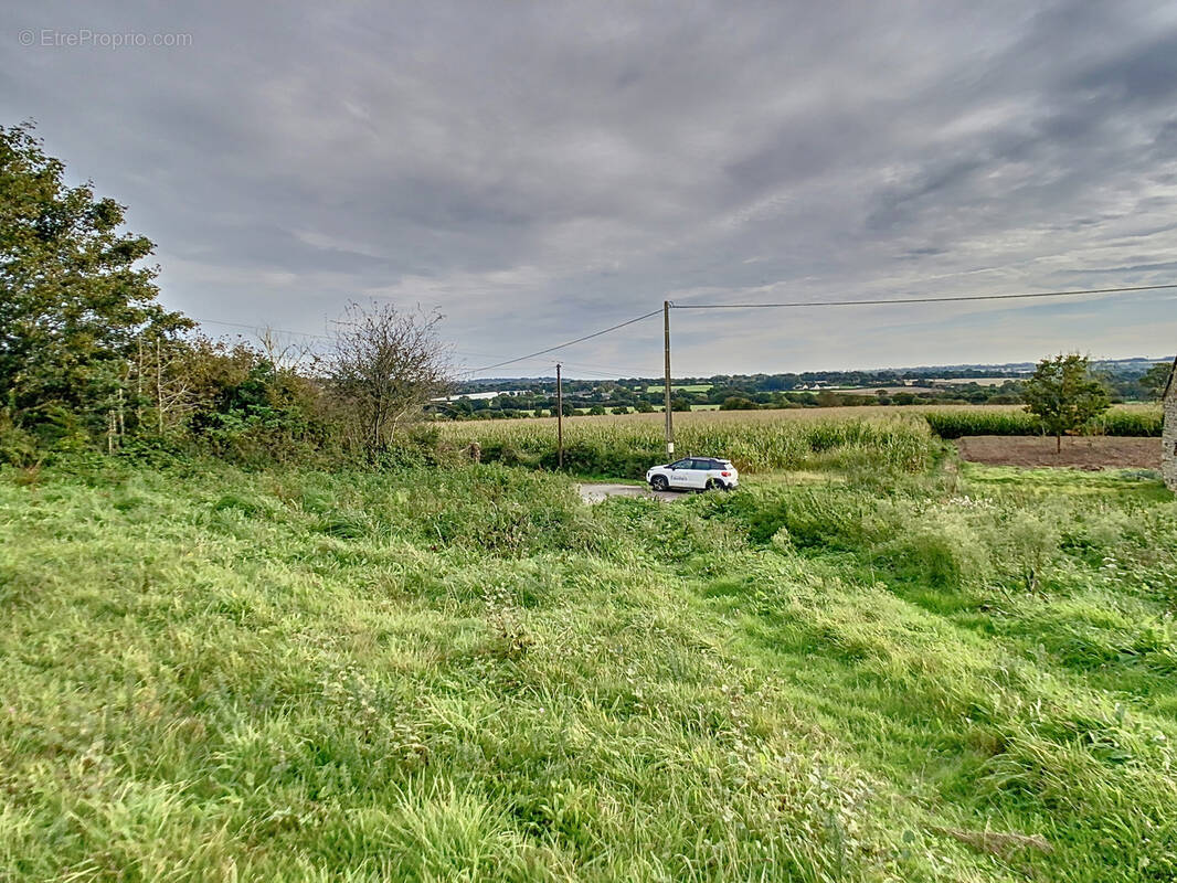 Terrain à SAINT-NICOLAS-DE-PIERREPONT